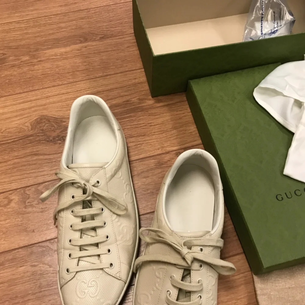 Authentic Gucci Ace Supreme Sneakers Size 11.5 off white / cream white